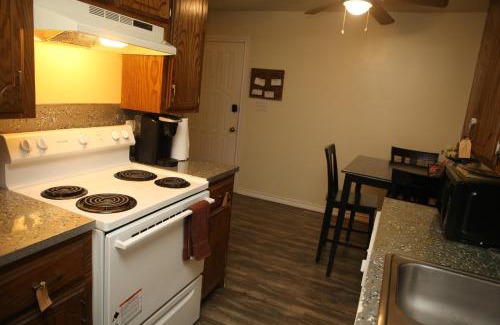 Lawton Apartment | 2 bed/1 bath next to Ft. Sill
