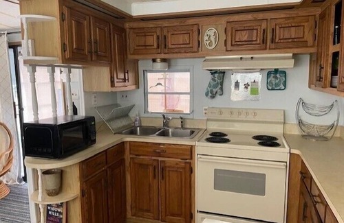 Hutchinson Island South House | 2 Bed 1 Bath Pet Friendly Beach Bungalow