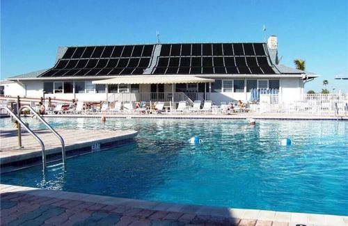 Hutchinson Island South House | 2 Bed 1 Bath Pet Friendly Beach Bungalow