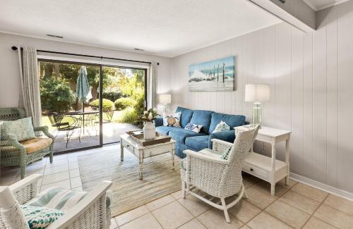 Hilton Head House | 2 Bed 2 and one half Bath 34 Coligny Villa Near Beach & Plaza