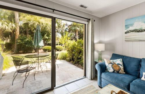 Hilton Head House | 2 Bed 2 and one half Bath 34 Coligny Villa Near Beach & Plaza