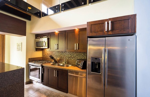 Romantic Zone Condo | 2 bed 2 bath 2 level LOFT TOWNHOME · RTH2