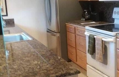 Honokowai Condo | 2 bed/2 bath/2 minute walk to ocean - family friendly, easy on wallet!