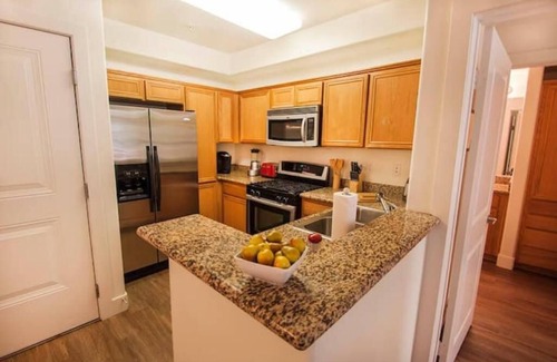 Westwood Apartment | 2 Bed 2 Bath Apartment Overlooking Fountain G65