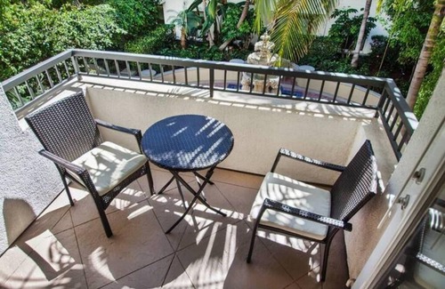 Westwood Apartment | 2 Bed 2 Bath Apartment Overlooking Fountain G65
