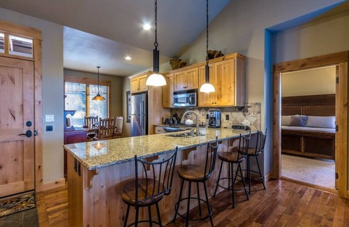 Powell Butte Cabin | 2 Bed/2 Bath, Brasada Ranch, Hot Tub, Resort Amenities