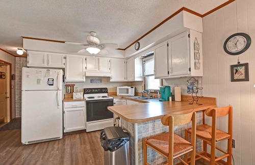 Frankford Condo | 2 Bed/2 Bath Condo in Bethany Meadows Community, located 3 miles from Bethany Beach! Dog Friendly, Community Pool, WIFI and more!