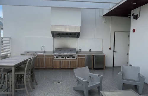 Old Naples Condo | 2 bed 2 bath Downtown Naples Beach Condo 2 Blocks to Fifth Avenue New Building!