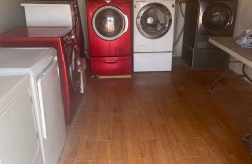Midland House | 2 Bed, 2 Bath High End RV, Fully Furnished, Pet and Child Friendly