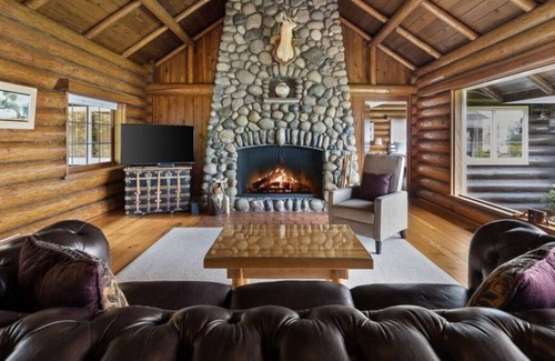 Lawtonwood House | 2 bed 2 bath Historic log Cabin Waterfront Estate