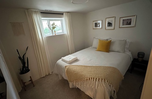 Marda Loop House | 2 Bed 2 Bath House near Downtown