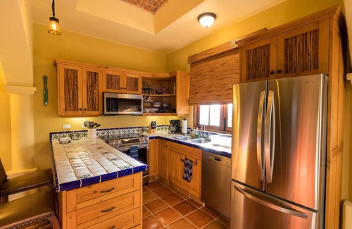 Nopolo House | 2 Bed 2 bath Just a couple steps to the beach!