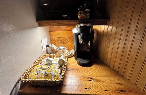 Caryville Cabin | 2 bed 2 bath lakefront cabin on beautiful Norris Lake