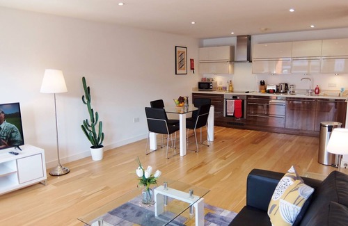 Manor Condo | 2 Bed, 2 Bath next to the station