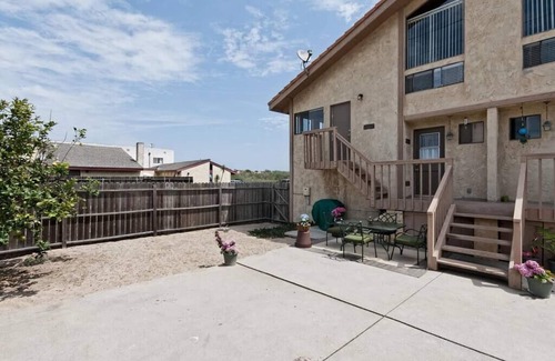 Oxnard Dunes House | 2 Bed/2 bath Townhome + Den/Min to beach/1 hr -LA, 30 mi to SB-30 day min