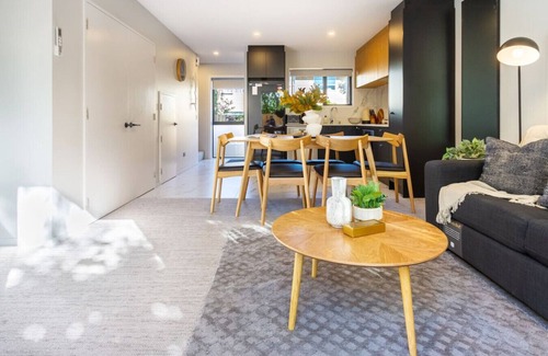 Ilam House | 2 bed 2 bath with Carpark near Canterbury University