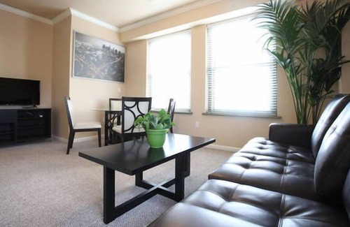 Anaheim Colony Historic District Apartment | 2 bed 2 bth Disneyland Fireworks