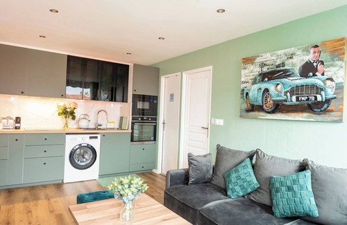 Le Kremlin-Bicetre Apartment | 2-Bed Apartment - Sleeps 4, AirCon & Central Links