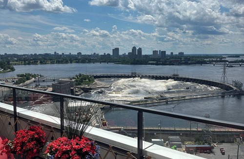 Hull Apartment | 2-bed apartment in beautiful Ottawa/Gatineau-WiFi, AC, pets welcome