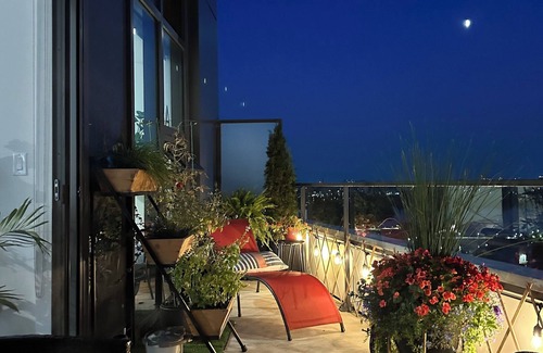 Hull Apartment | 2-bed apartment in beautiful Ottawa/Gatineau-WiFi, AC, pets welcome