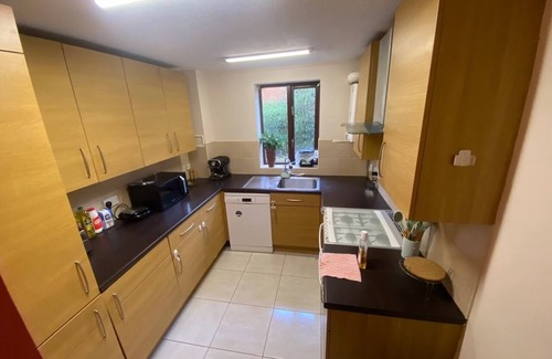 Fairfield Apartment | 2-bed apartment in East Croydon, perfect for families, groups, or bis travelers