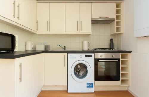 Hammersmith Broadway Apartment | 2 Bed Apartment in Hammersmith
