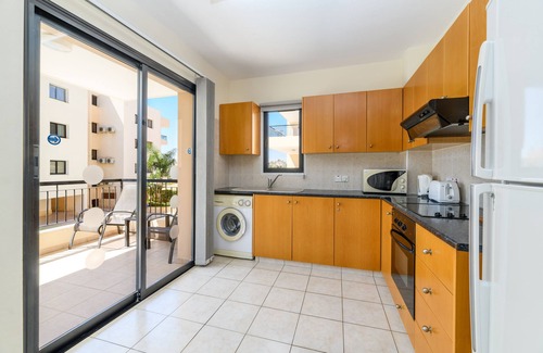 Oroklini Apartment | 2 bed Apartment Overlooking Pool - Oroklini