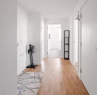 Gascoigne Apartment | 2 Bed Apartment Prime Location & Easy Transport Long Stay