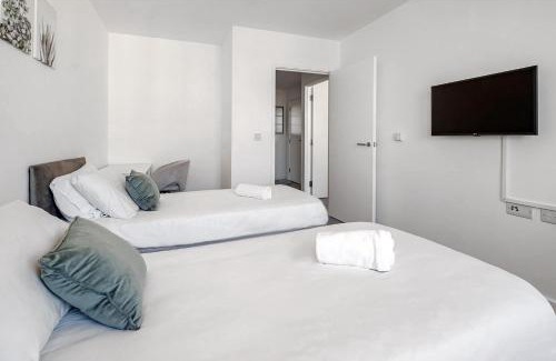 Gascoigne Apartment | 2 Bed Apartment Prime Location & Easy Transport Long Stay