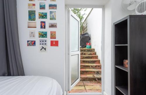 Coppetts Apartment | 2-Bed Apartment Steps from Muswell Hill