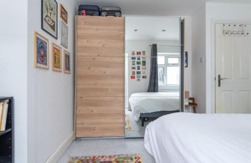 Coppetts Apartment | 2-Bed Apartment Steps from Muswell Hill