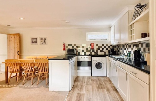 Chillington House | 2 Bed Apartment with Shared Pool