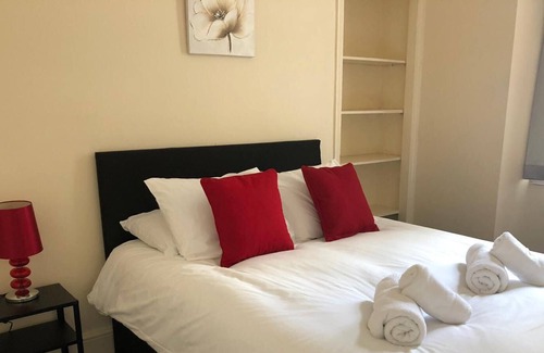 Castle Apartment | 2 Bed apartment with a Sea View.