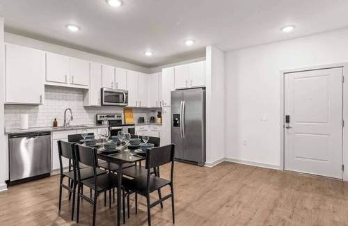 Bay Lake Apartment | 2 Bed Apt Close to Disney w ResortPerks Sleeps 8