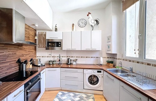 Cannes City Centre Apartment | 2-Bed Apt with 65m² Terrace | Central Cannes | 5 mins walk to Palais/Beach
