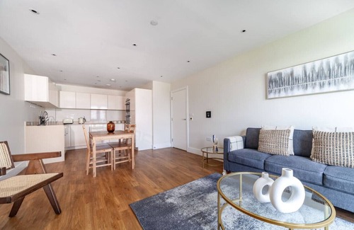 New Cross Apartment | 2 Bed Balcony Flat in Highbury
