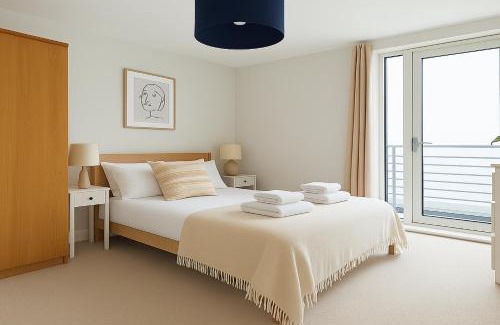 Prince's Apartment | 2 Bed Balcony Flat in Vauxhall