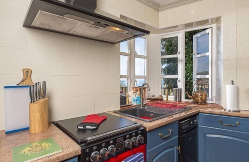 Babbacombe Cottage | 2 Bed - Bay Cottage - Sleeps 4 guests in 2 bedrooms