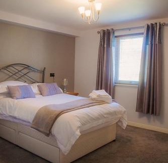 Aberdeen Apartment | 2 Bed Blackburn Village Apt With Wifi & Parking