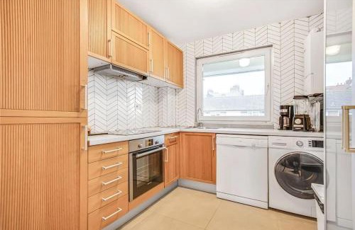 Sands End Apartment | 2 bed bright flat in Fulham