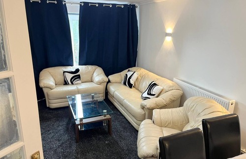Hanham House | 2 Bed bungalow in Bristol