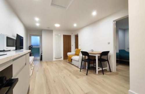 Chippenham House | 2 Bed Chippenham House with Parking