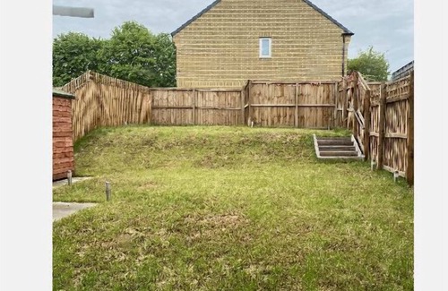 Chapeltown House | 2 bed close to leeds city new built free parking