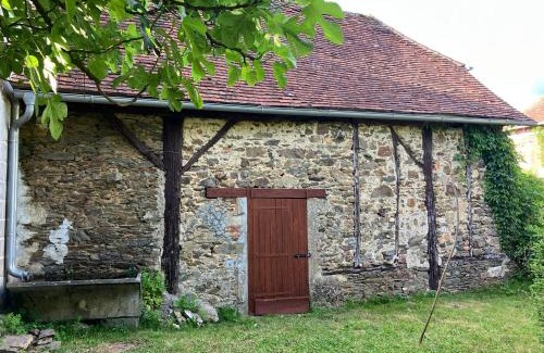 Saint-Cyr-les-Champagnes House | 2 Bed Cottage-Sleeps 4-Garden-Fireplace-Pets