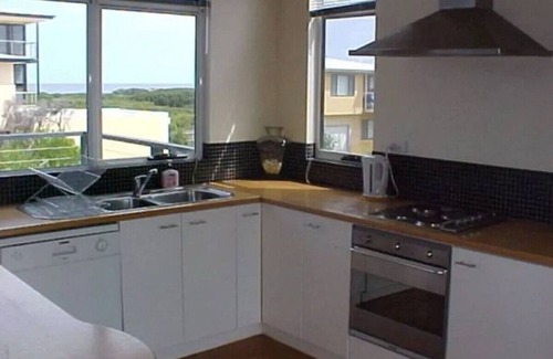 Smiths Beach House | 2 Bed Coastal Getaway - Walking distance to beach