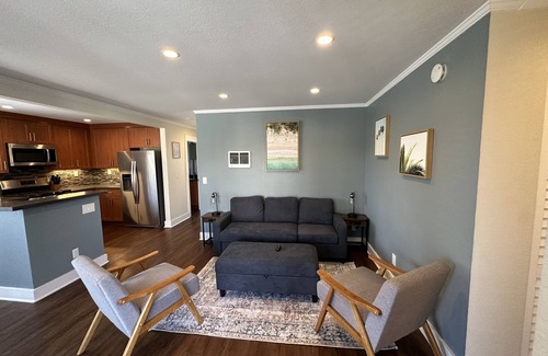 Crown Point Condo | 2 Bed Condo Steps From the Bay w/ Balcony
