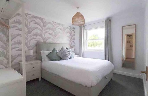 Barnstaple House | 2 Bed Cottage Barnstaple North Devon Dog-Friendly!