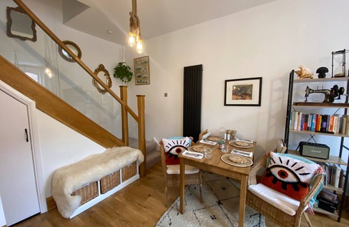 Tynemouth Cottage | 2 Bed Cottage - Sleeps 4 - Wifi - Parking