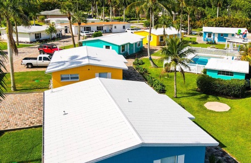 Biggar Apartment | 2 Bed Cozy Cottage with BBQ & Heated Pool - Near Beach!