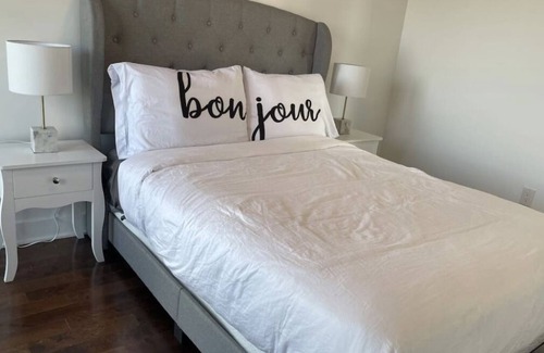 Shaughnessy Village Apartment | 2 Bed downtown mtl